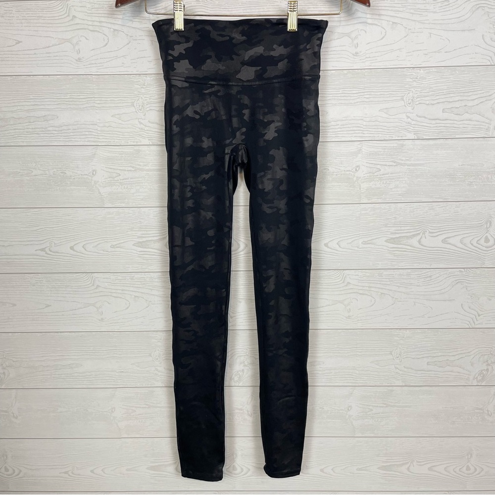 SPANX Look At Me Now Camo Leggings Size Small - Picture 3 of 9